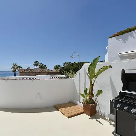 White Pearl Apartment