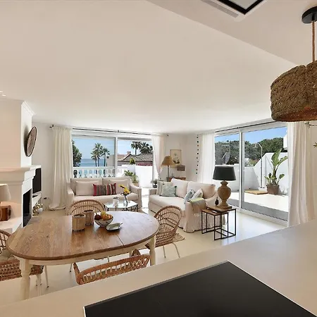 White Pearl Apartment
