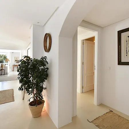 White Pearl Marbella